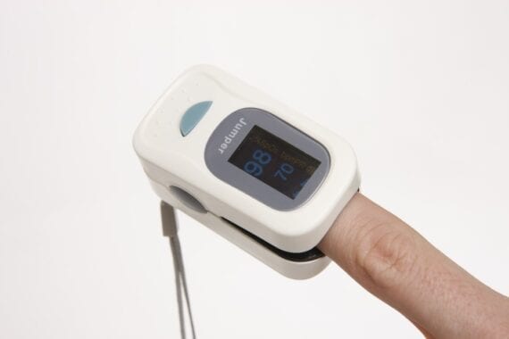 altitude-training-pulse-oximeter-fingertip